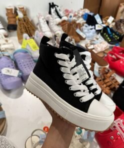 TARGET CHILDREN'S SHOES – LOTS OF 100 PAIRS